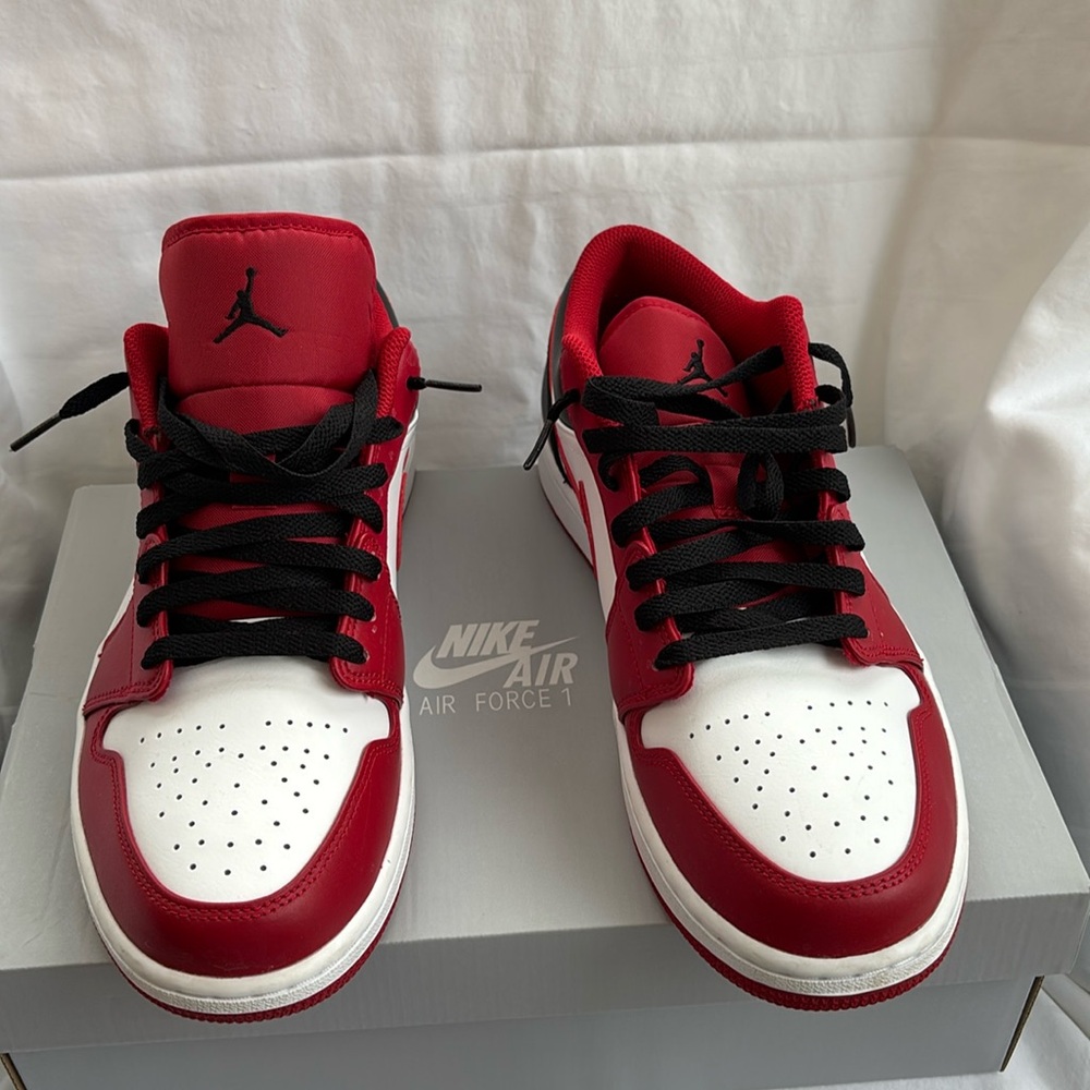 Air Jordan Nike 1 Low NWOT White, Black, Gym Red. Size 12.5